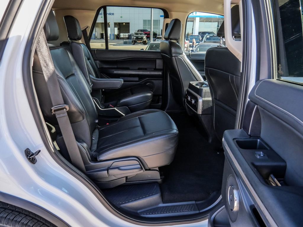 Used 2024 Ford Expedition XLT image 18