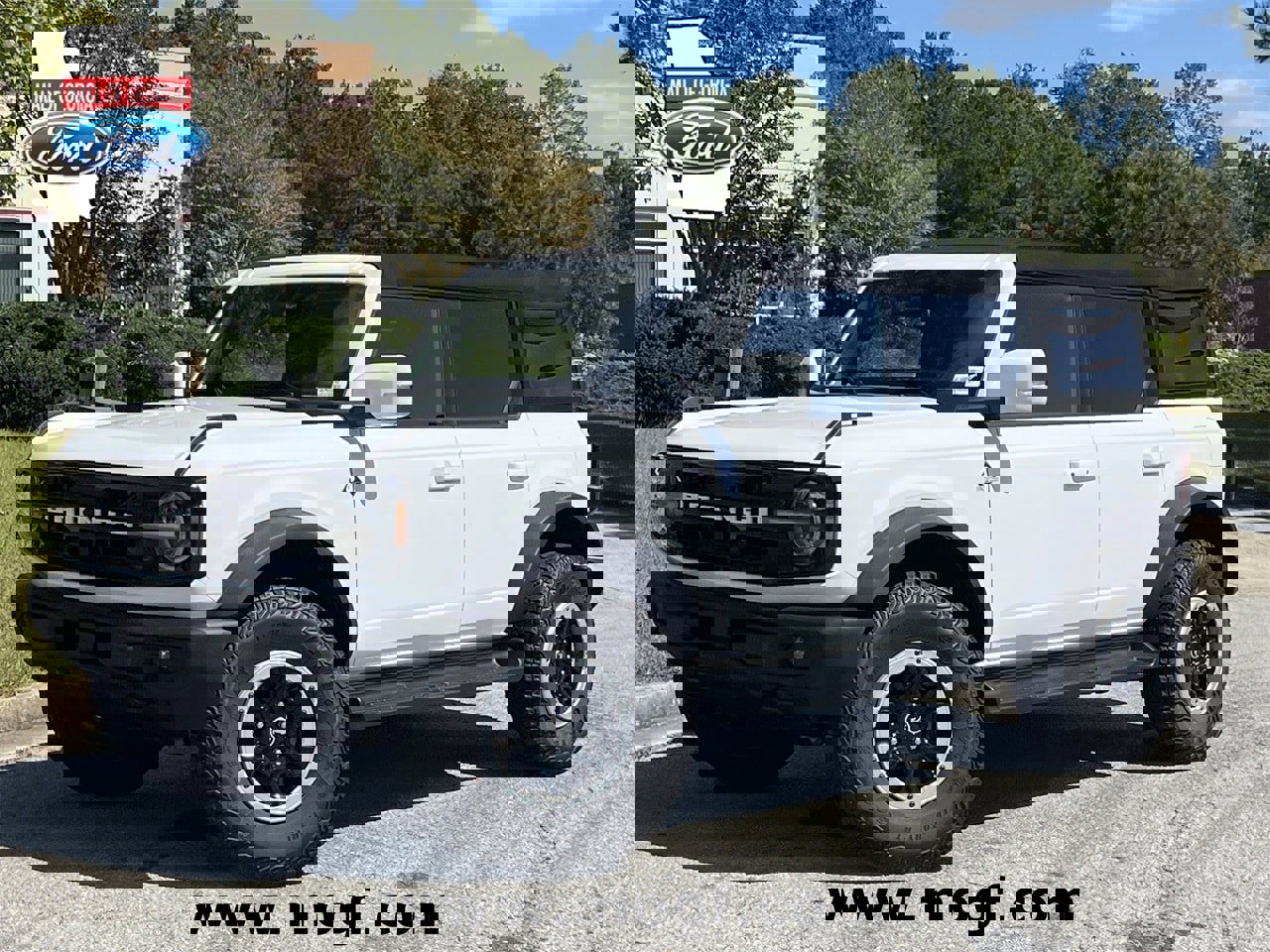 New 2025 Ford Bronco Outer Banks w/ Sasquatch Package