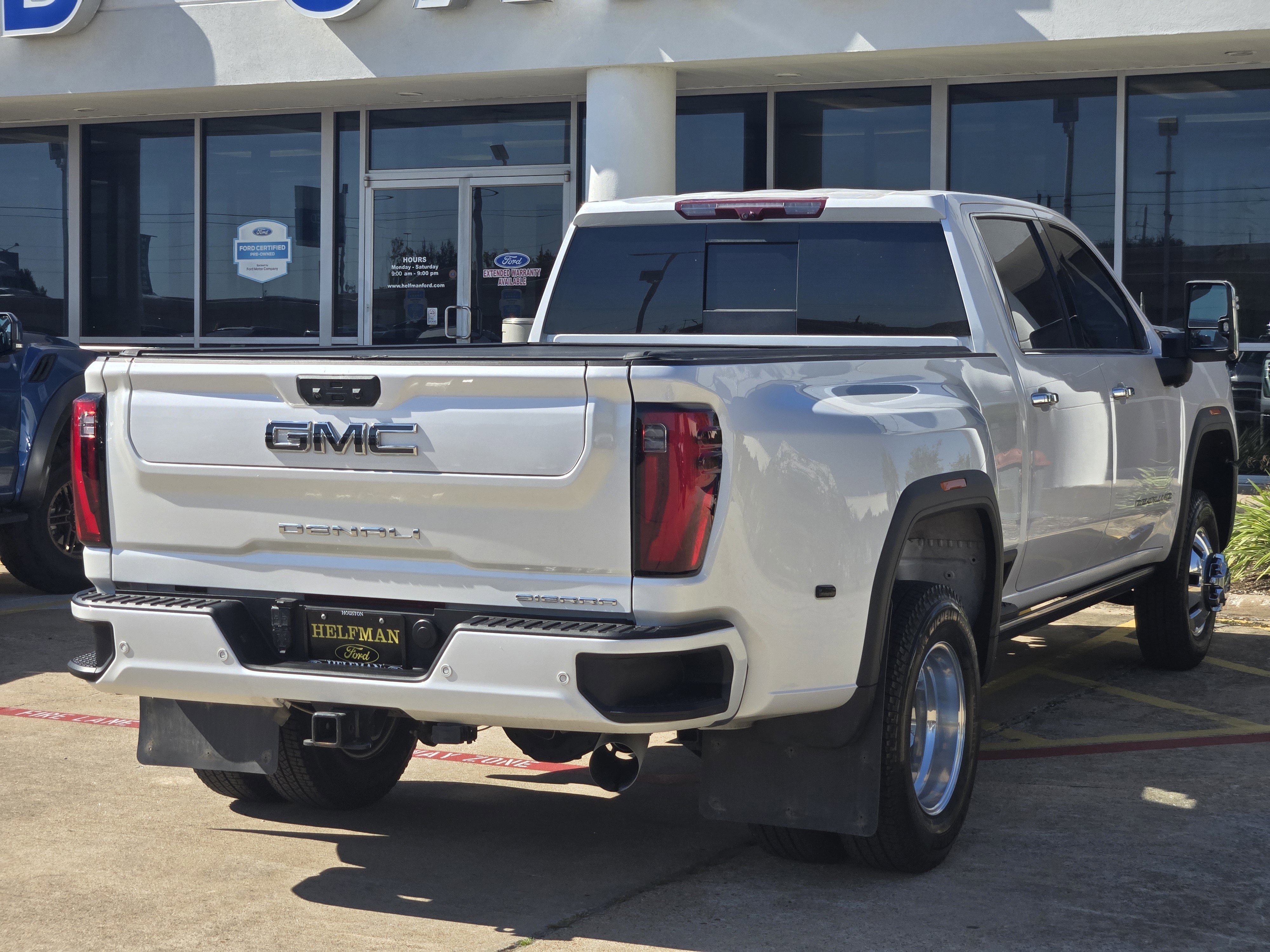 Used 2024 GMC Sierra 3500 Denali Ultimate image 3