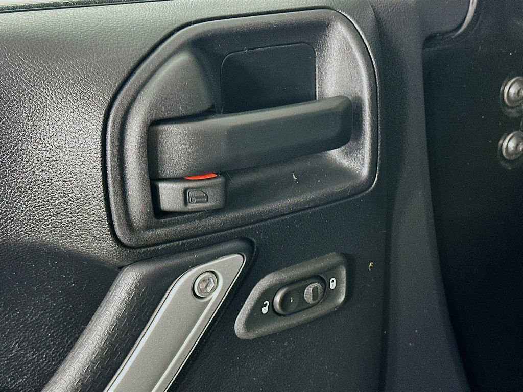 Used 2016 Jeep Wrangler Unlimited Sahara w/ Connectivity Group image 18