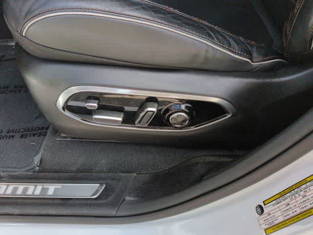Used 2023 Jeep Grand Cherokee Summit AWD/4WD image 17