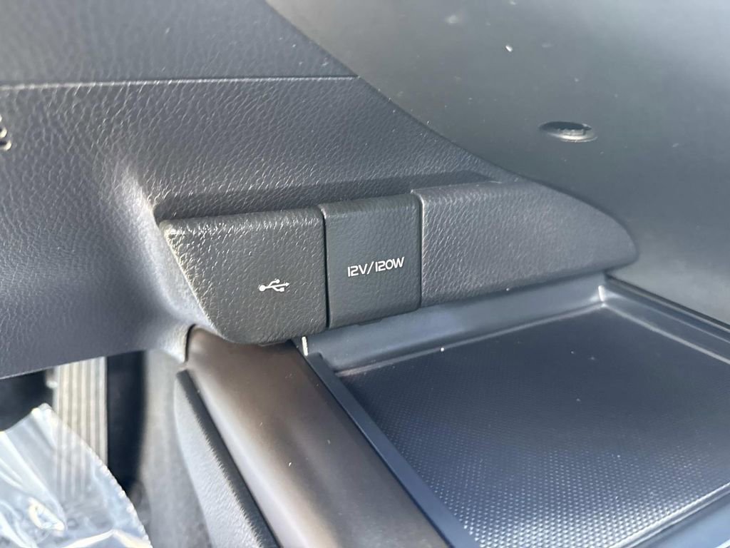 Used 2021 Toyota Camry SE w/ Convenience Package FWD image 32