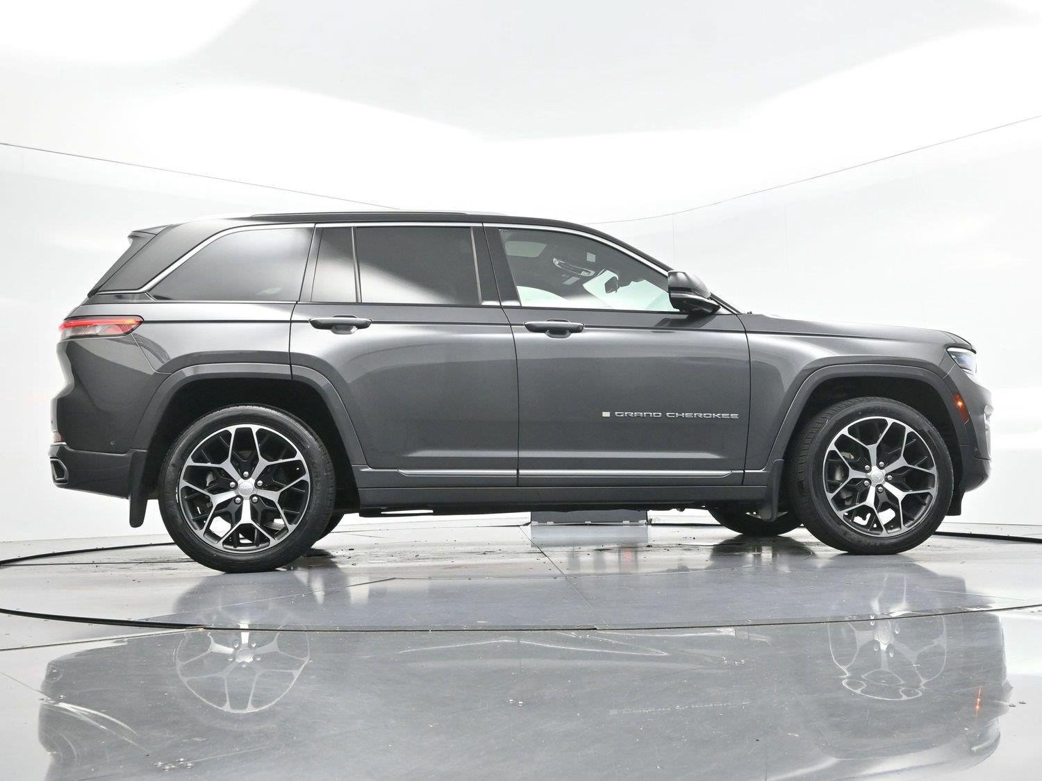 Used 2022 Jeep Grand Cherokee Summit AWD/4WD image 46