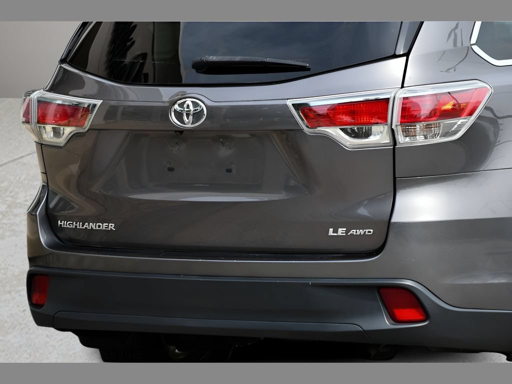 Used 2014 Toyota Highlander LE AWD/4WD image 25