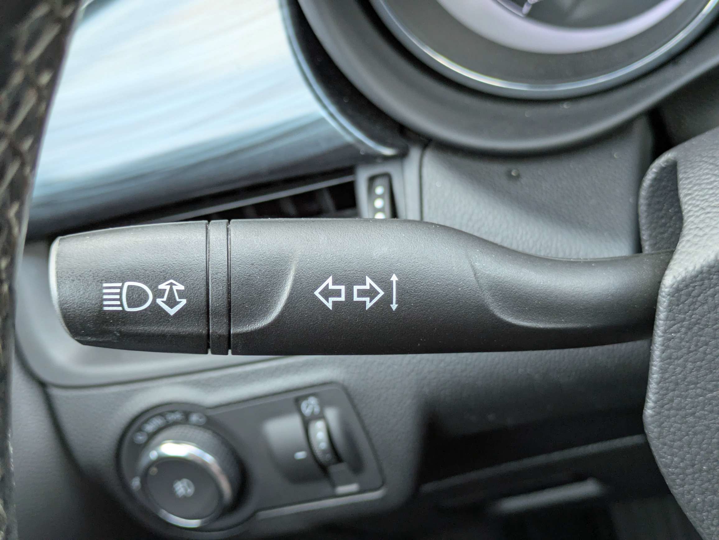 Used 2020 Buick Envision Essence FWD image 16