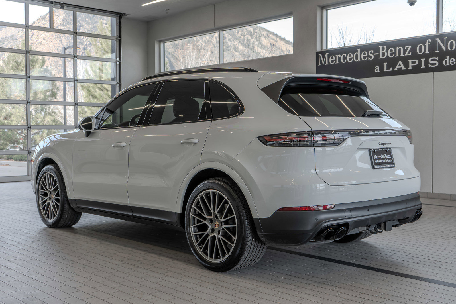 Used 2023 Porsche Cayenne Platinum Edition image 13