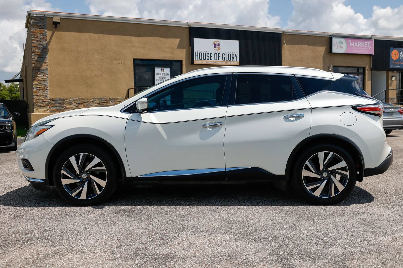 Used 2015 Nissan Murano Platinum w/ Platinum Technology Package FWD image 2