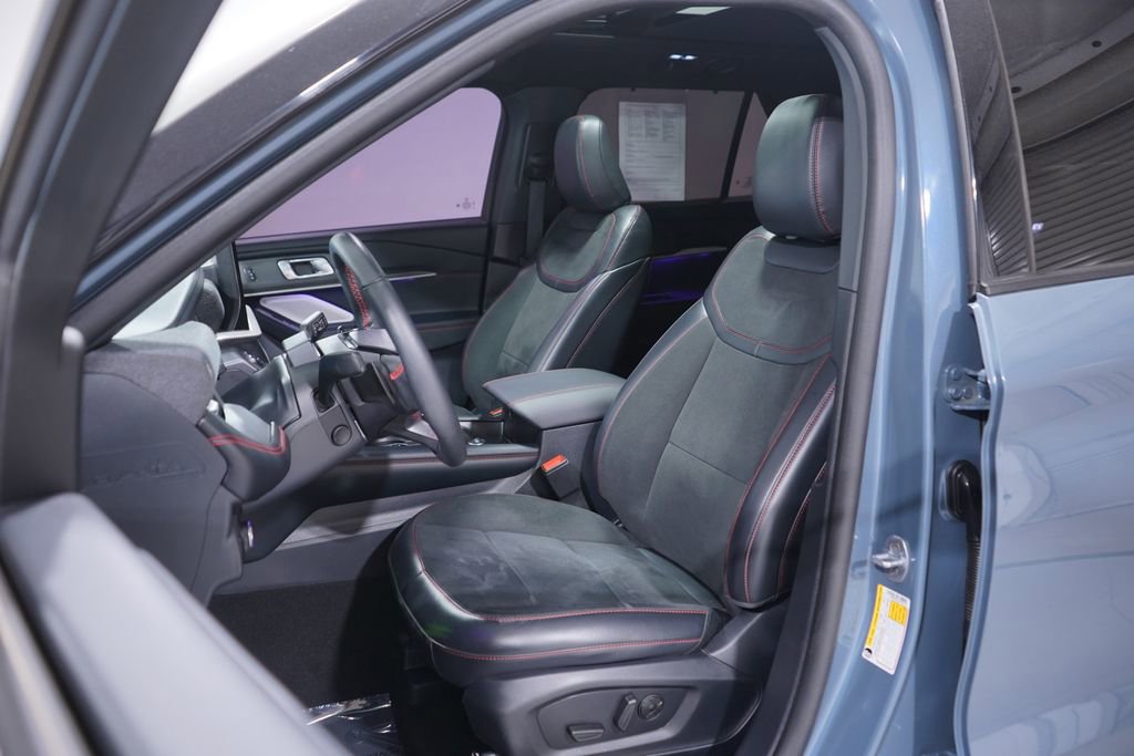 Used 2025 Ford Explorer ST image 7