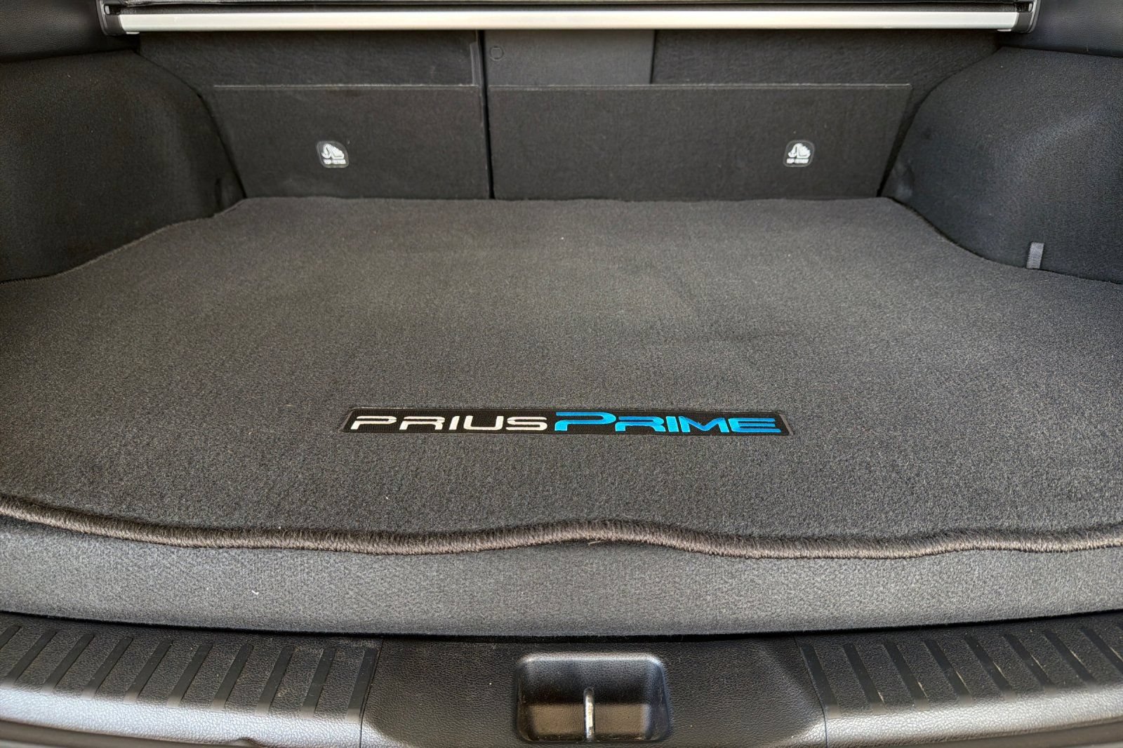 Used 2019 Toyota Prius Prime Advanced w/ Carpet Mat Package FWD image 16