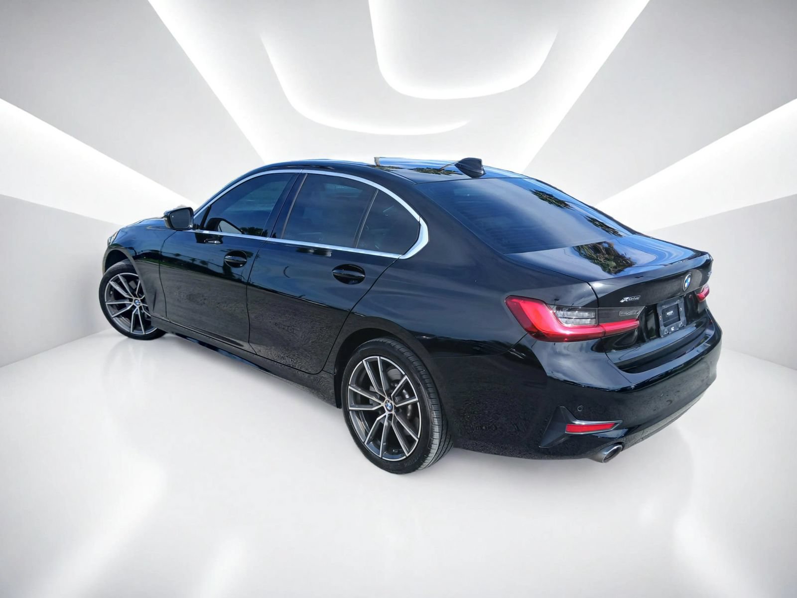 Used 2019 BMW 330i xDrive Sedan w/ Premium Package AWD/4WD image 6