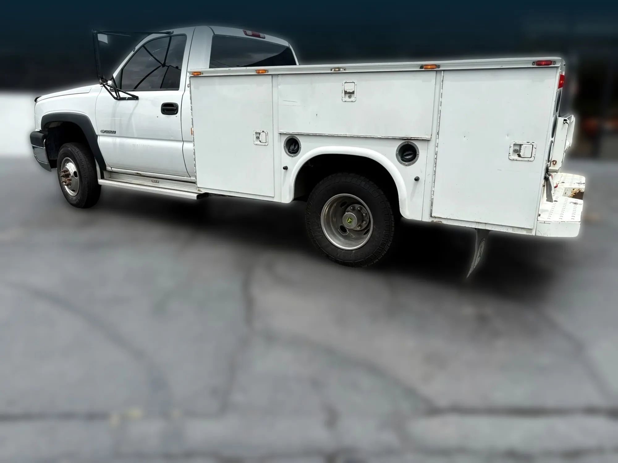 Used 2005 Chevrolet Silverado 3500 2WD Regular Cab image 3