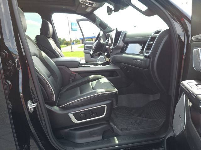 Used 2025 RAM 1500 Laramie w/ Night Edition AWD/4WD image 34