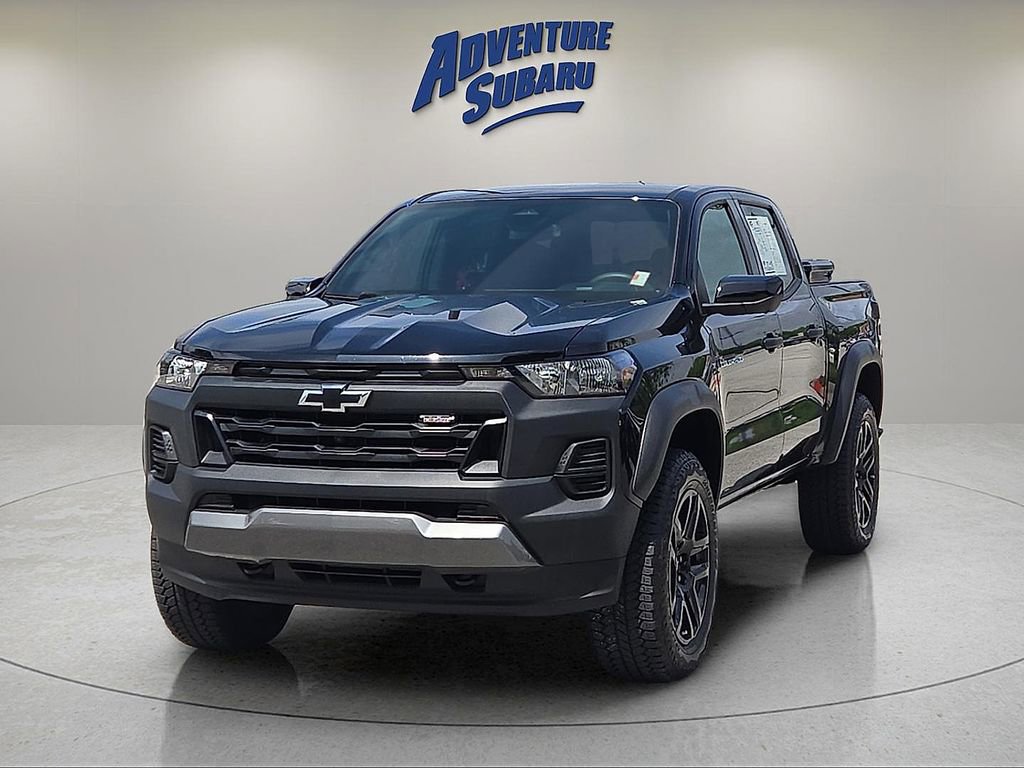 Used 2024 Chevrolet Colorado Trail Boss w/ Technology Package AWD/4WD image 2