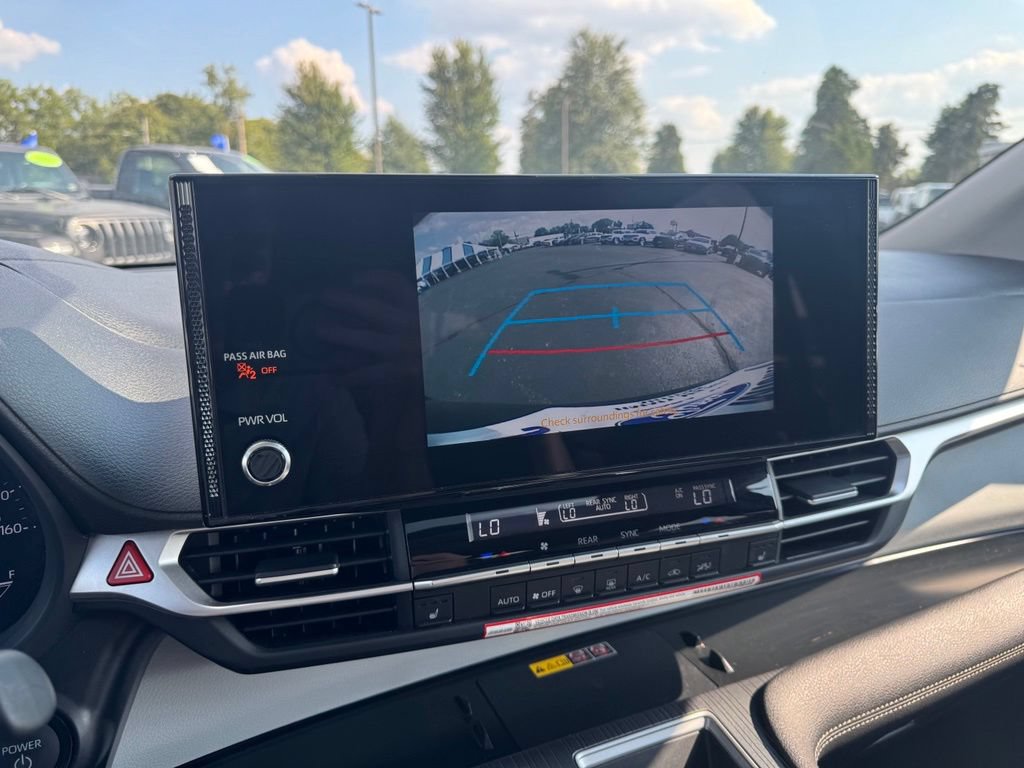 Used 2026 Toyota Sienna XLE FWD image 12
