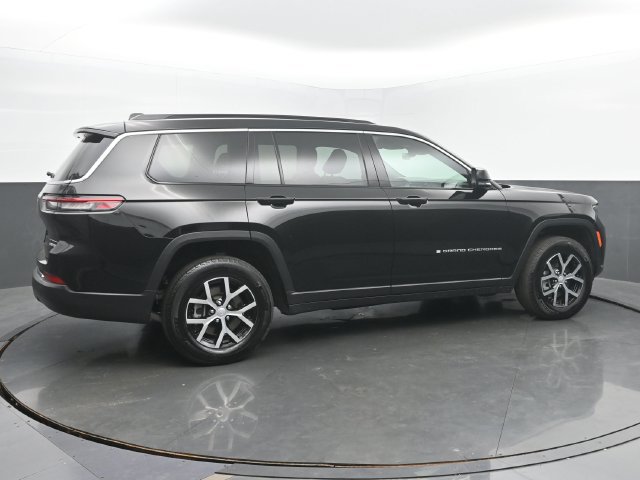 Used 2025 Jeep Grand Cherokee L Limited w/ Trailer Tow Package AWD/4WD image 6