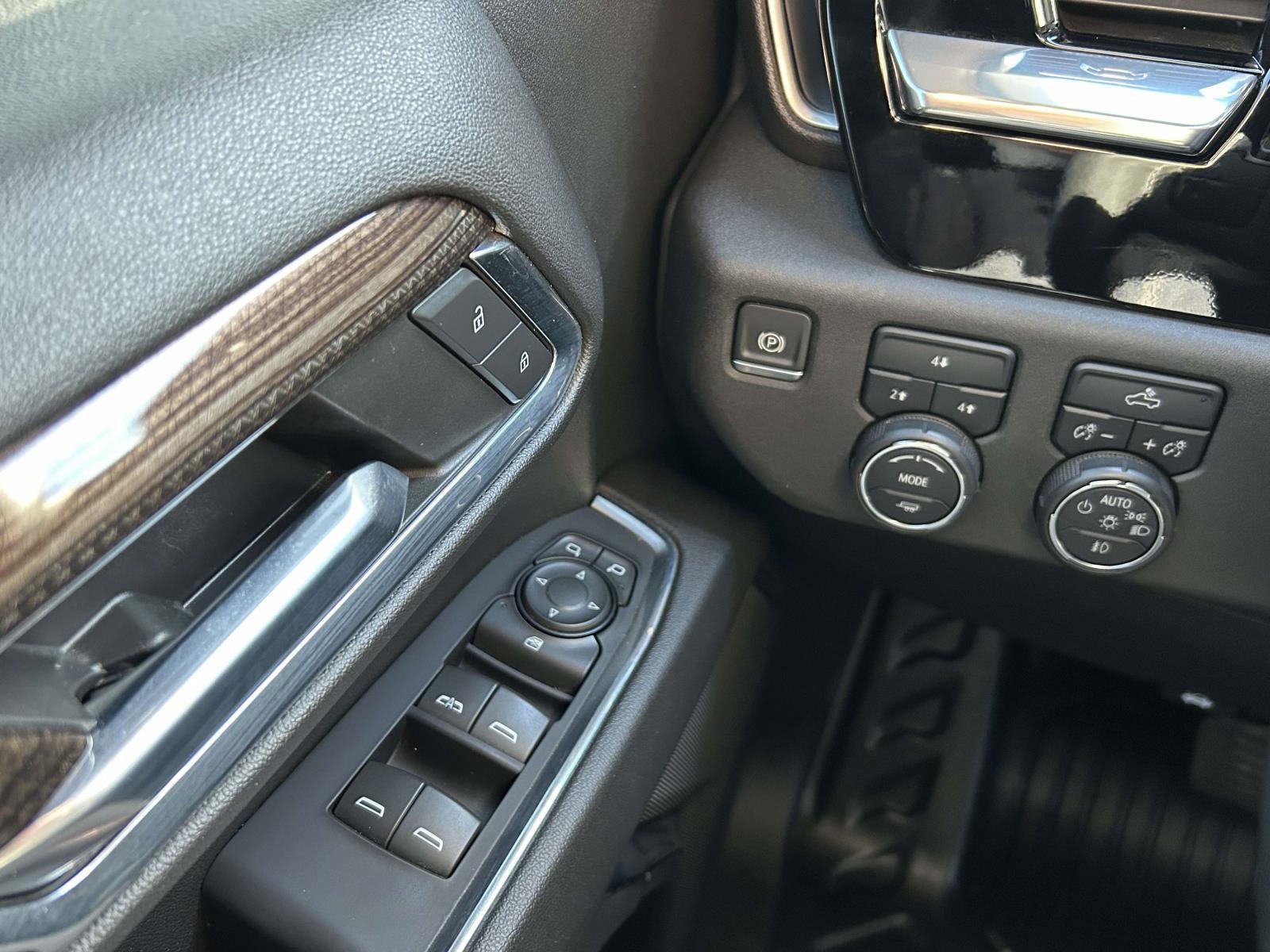 Used 2024 Chevrolet Silverado 3500 LT w/ Convenience Package image 20