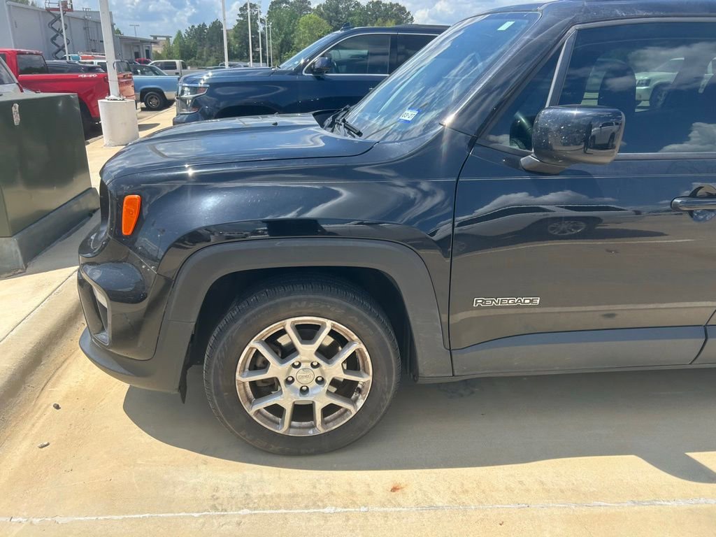 Used 2020 Jeep Renegade Latitude FWD image 3