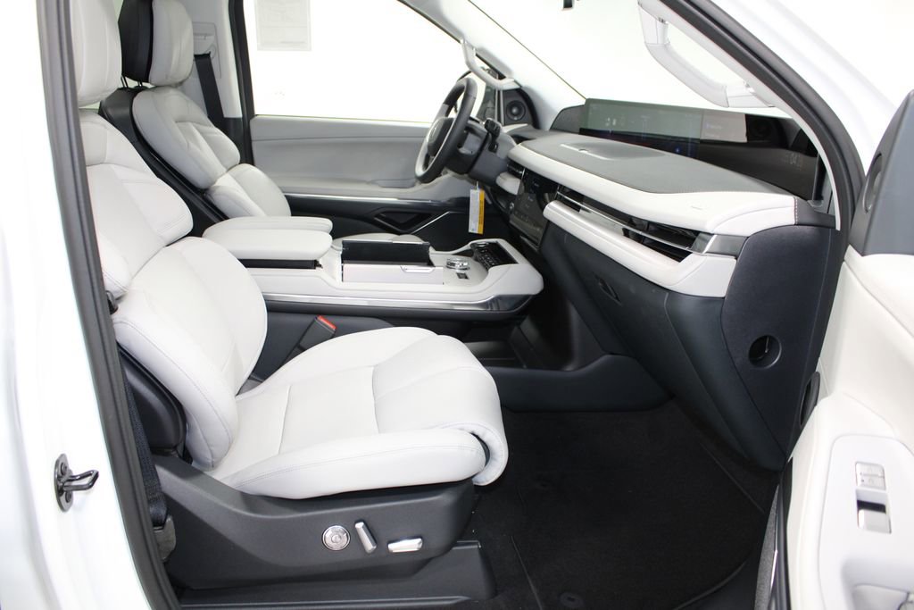 New 2025 Lincoln Navigator L Reserve image 32