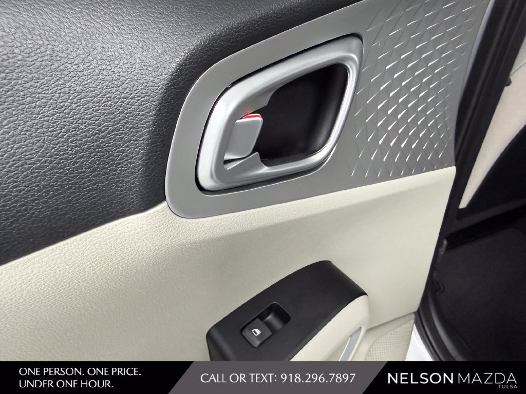 Used 2020 Kia Soul LX FWD image 32