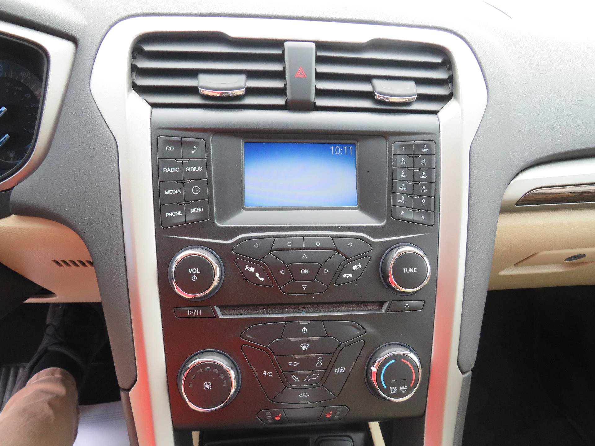 Used 2014 Ford Fusion SE w/ Equipment Group 202A FWD image 6