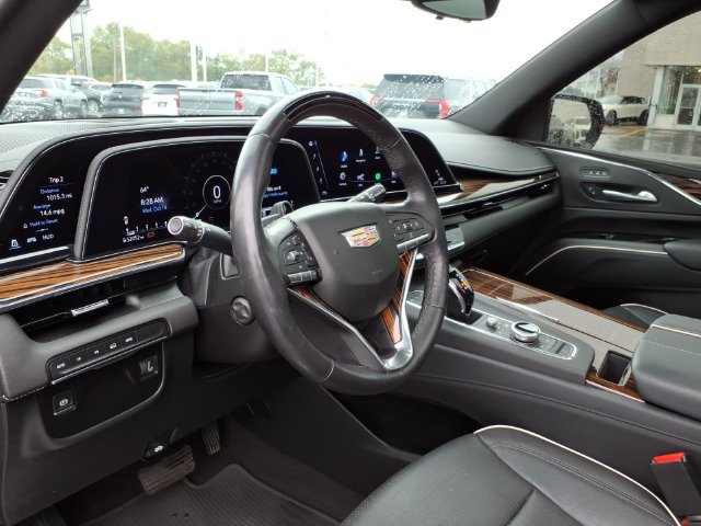 Used 2024 Cadillac Escalade Premium Luxury AWD/4WD image 3