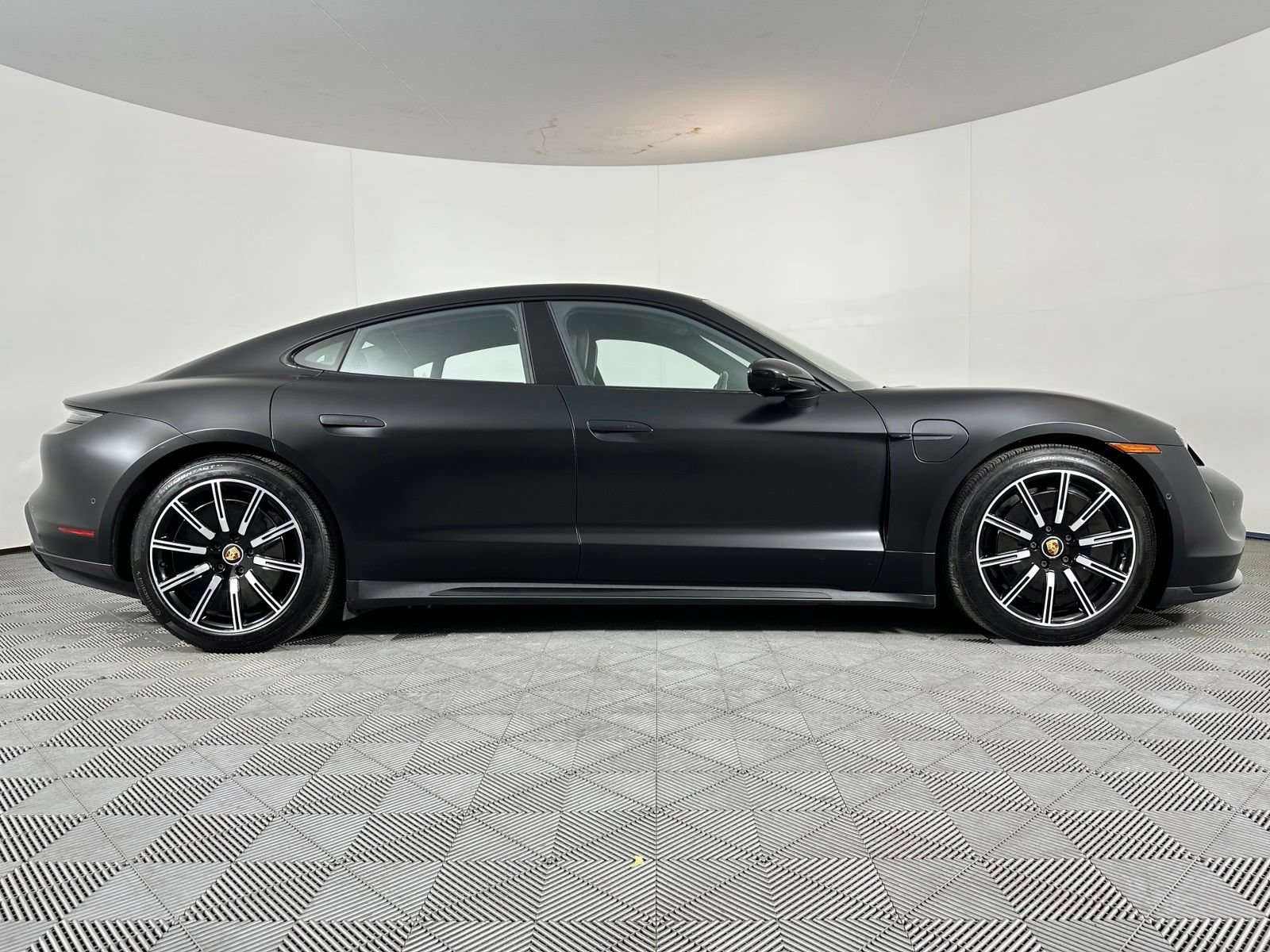 Used 2020 Porsche Taycan Turbo AWD/4WD image 33