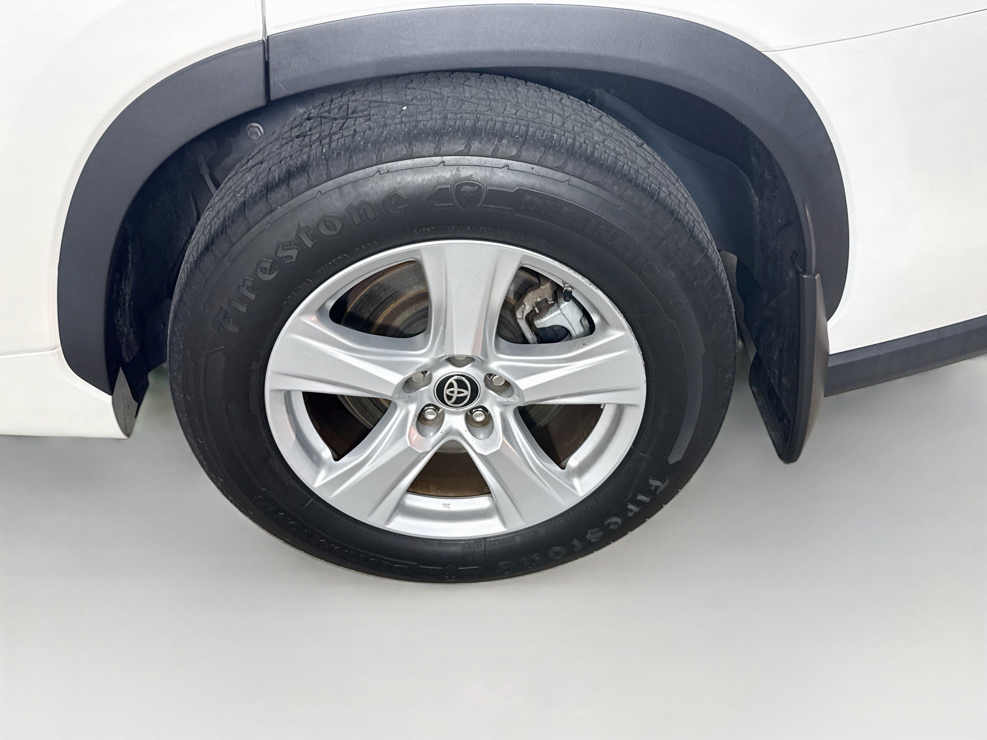 Used 2021 Toyota Highlander L FWD image 37