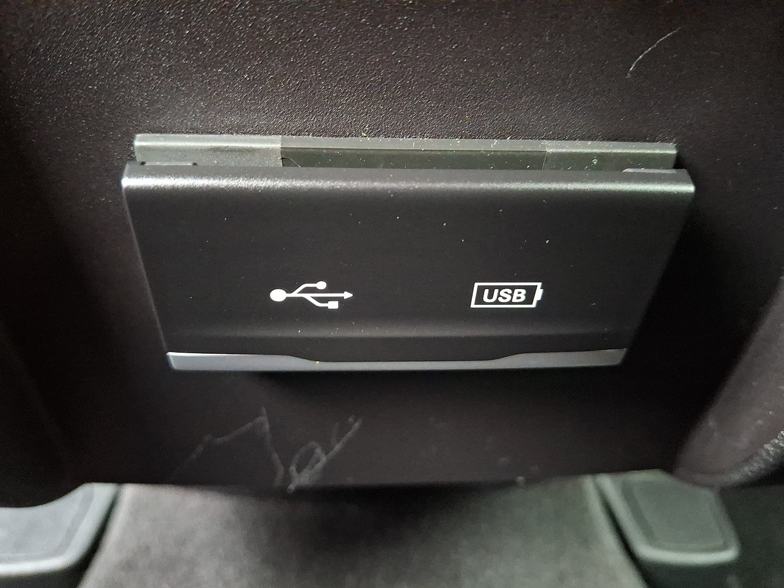 Certified 2020 Jeep Cherokee Latitude Plus w/ Cold Weather Group AWD/4WD image 11