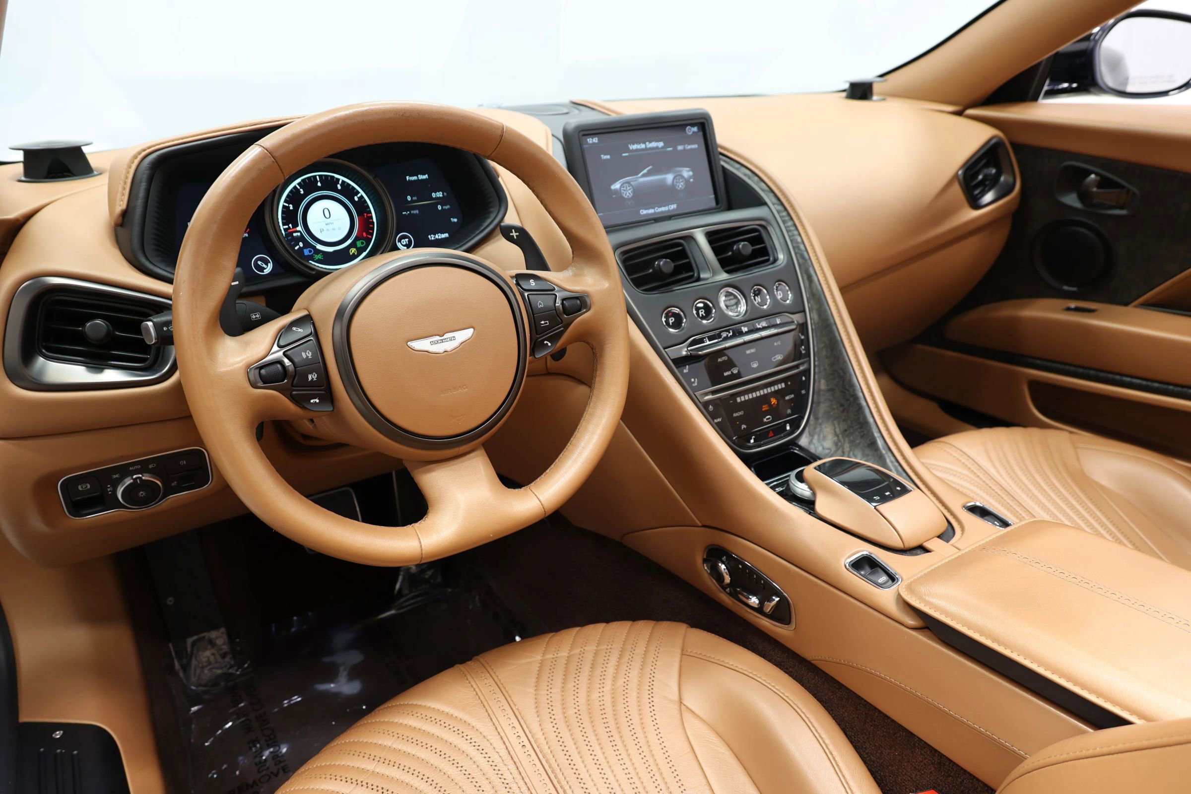 Used 2020 Aston Martin DB11 Volante image 22