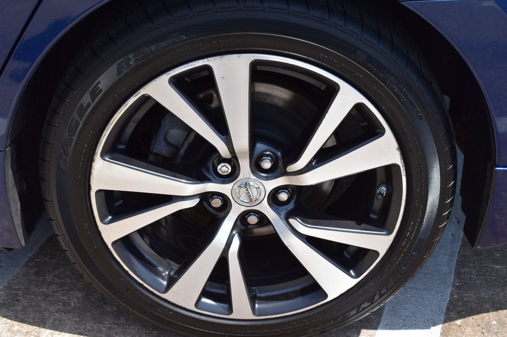 Used 2017 Nissan Maxima FWD image 11