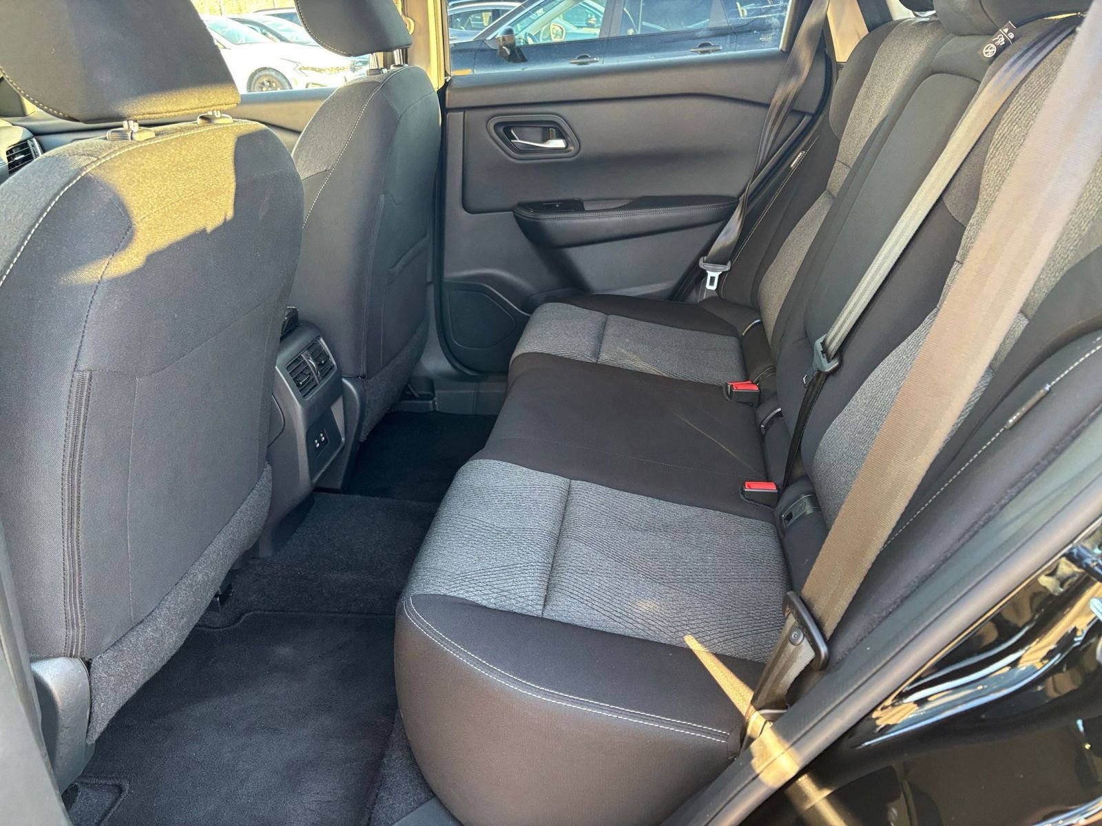 Used 2025 Nissan Rogue SV FWD image 28