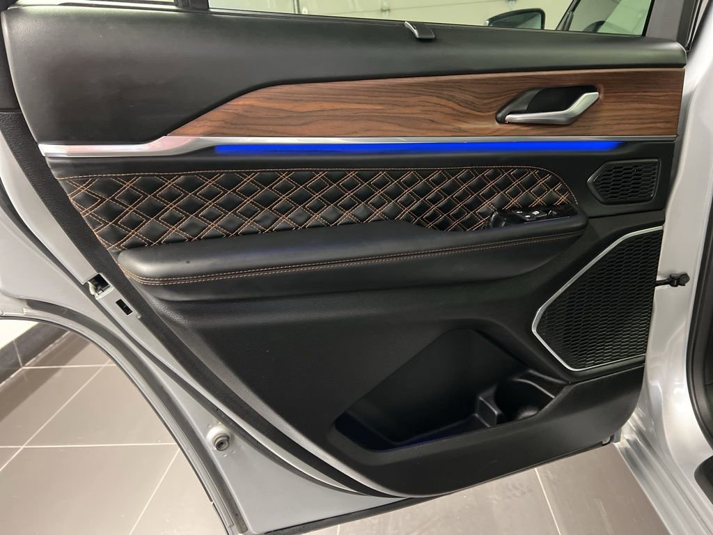 Used 2023 Jeep Grand Cherokee L Summit w/ High Altitude Package image 38