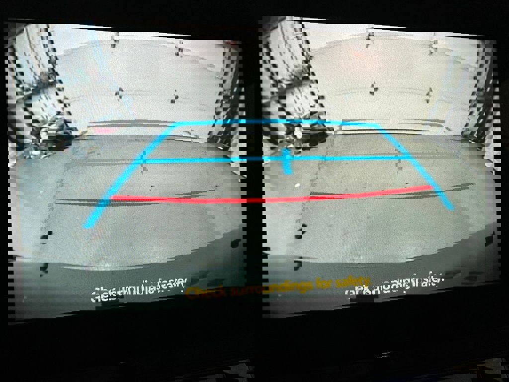 Used 2025 Toyota Sienna LE image 39