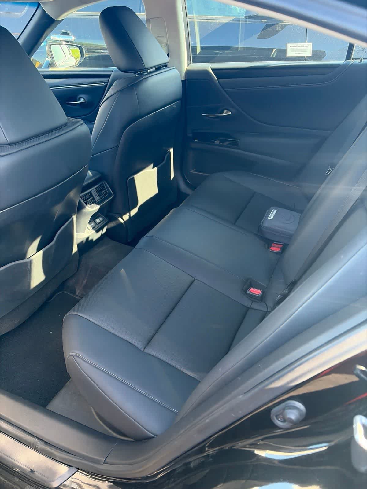 Used 2025 Lexus ES 300h w/ Premium Package FWD image 10