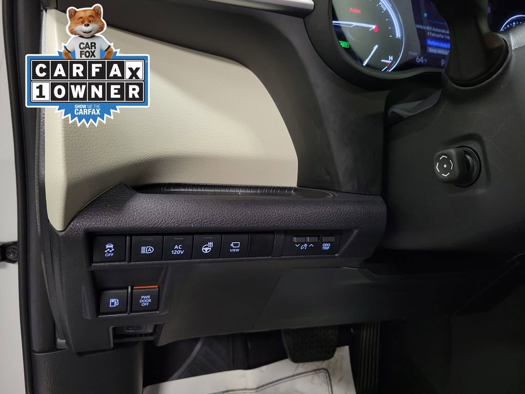 Used 2024 Toyota Sienna Platinum image 23