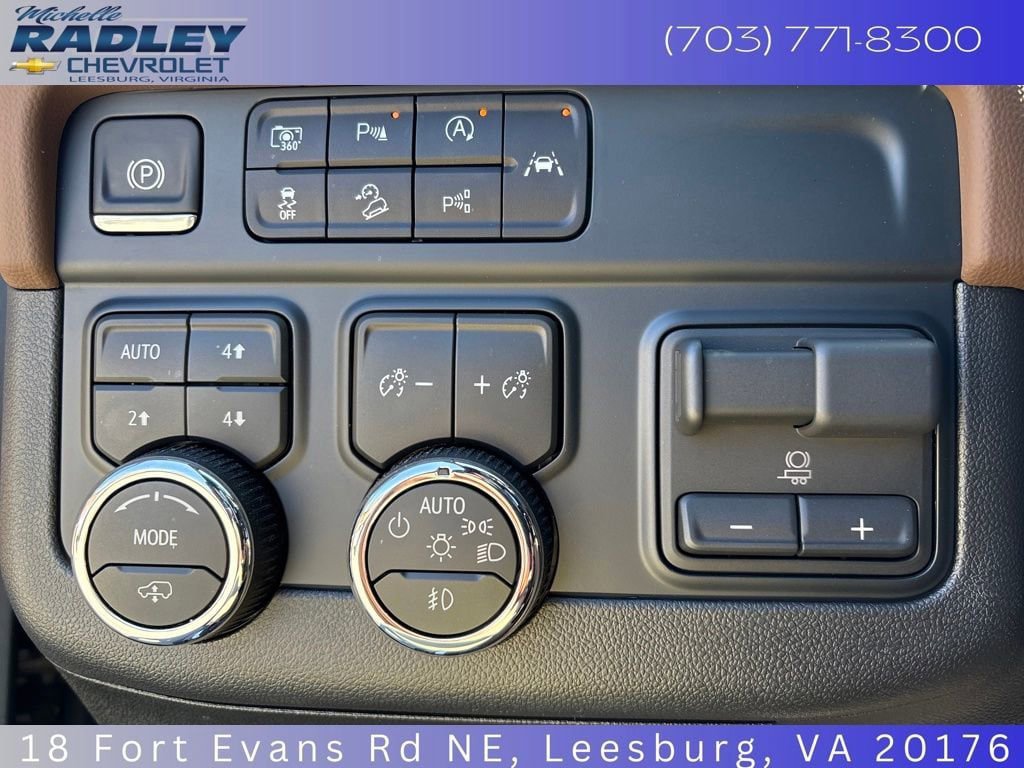 Used 2026 Chevrolet Suburban High Country AWD/4WD image 16