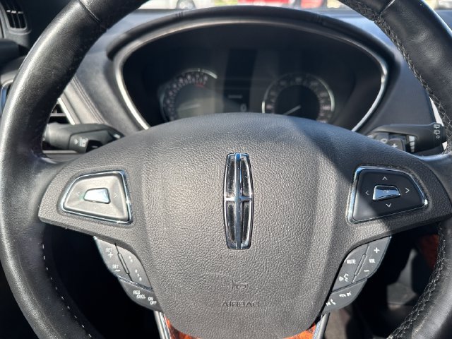 Used 2017 Lincoln MKX Reserve w/ Driver Assistance Package AWD/4WD image 30