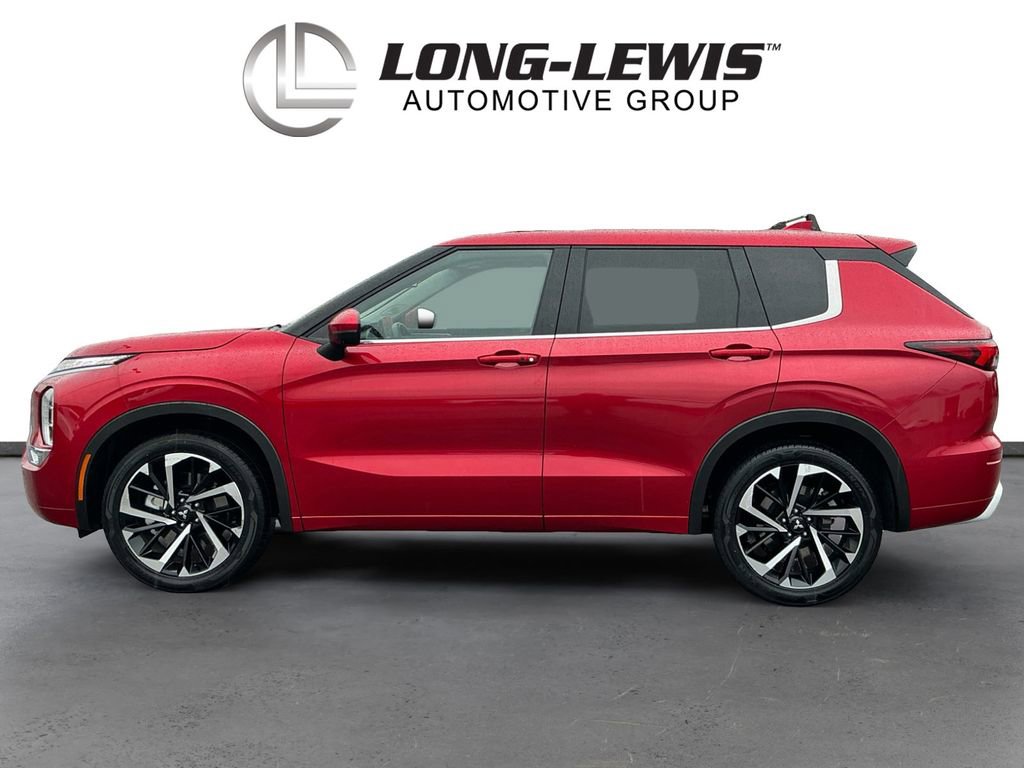 Used 2023 Mitsubishi Outlander SEL image 2