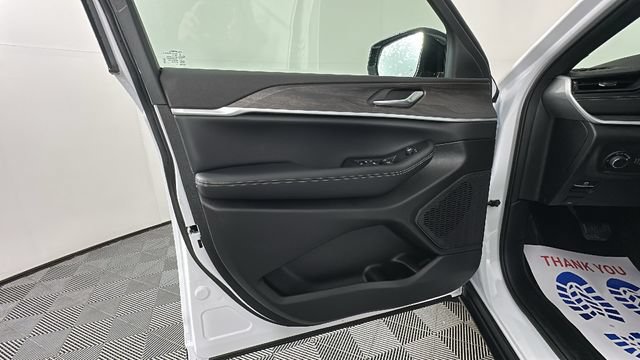 New 2026 Jeep Grand Cherokee Altitude AWD/4WD image 17