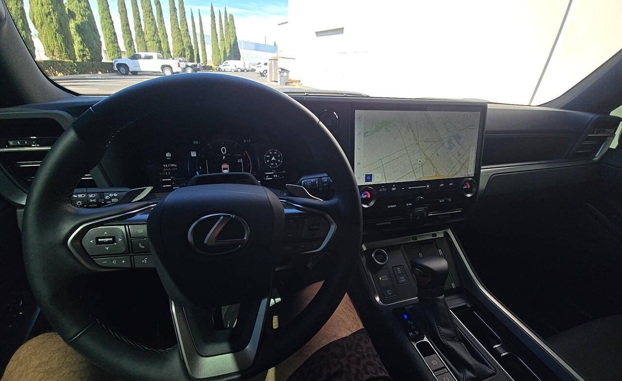 Used 2026 Lexus GX 550 w/ Cold Area Package AWD/4WD image 11
