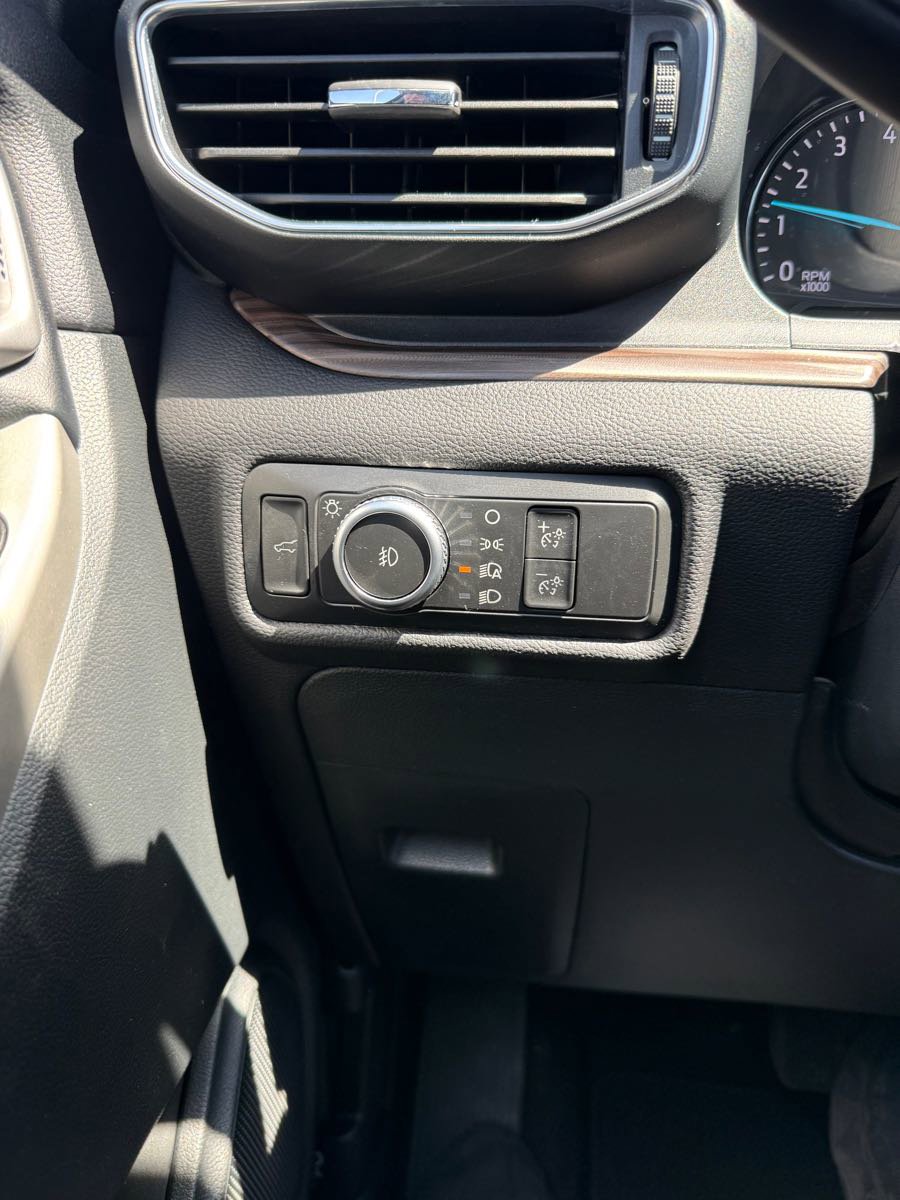 Used 2022 Ford Explorer Limited w/ Equipment Group 301A AWD/4WD image 28