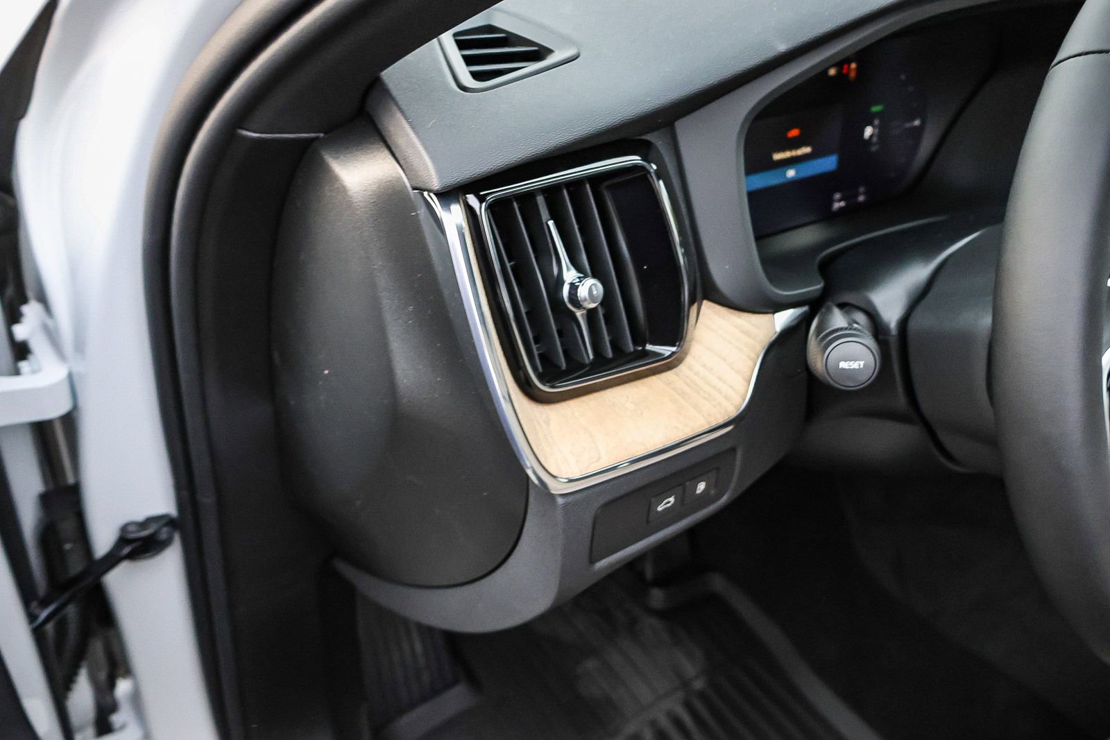 New 2026 Volvo XC60 T8 Plus w/ Climate Package image 31