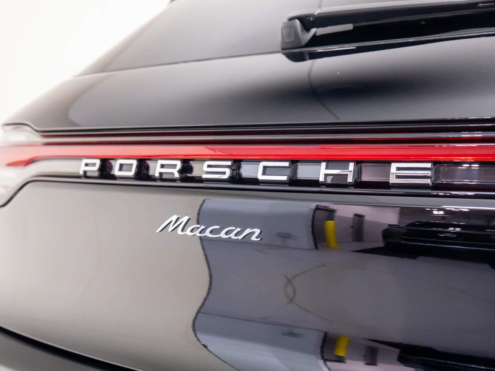 Certified 2026 Porsche Macan AWD/4WD image 37