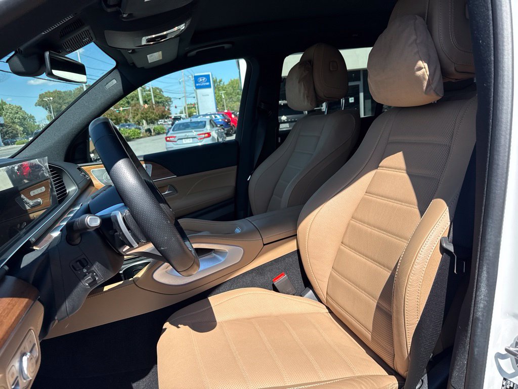 Used 2025 Mercedes-Benz GLS 580 4MATIC image 6