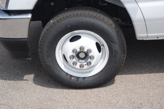 New 2027 Ford E-450 and Econoline 450 Super Duty w/ Power Equipment Group RWD image 22
