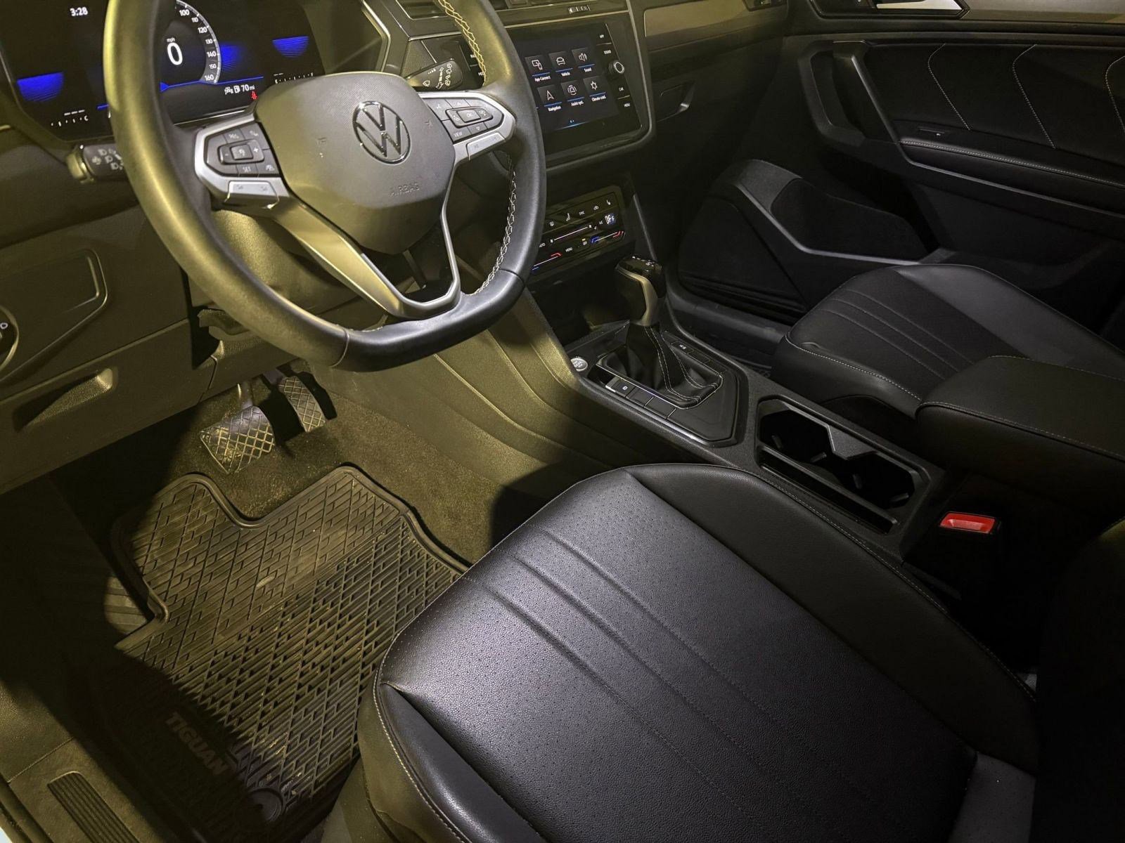 Used 2023 Volkswagen Tiguan SE image 4