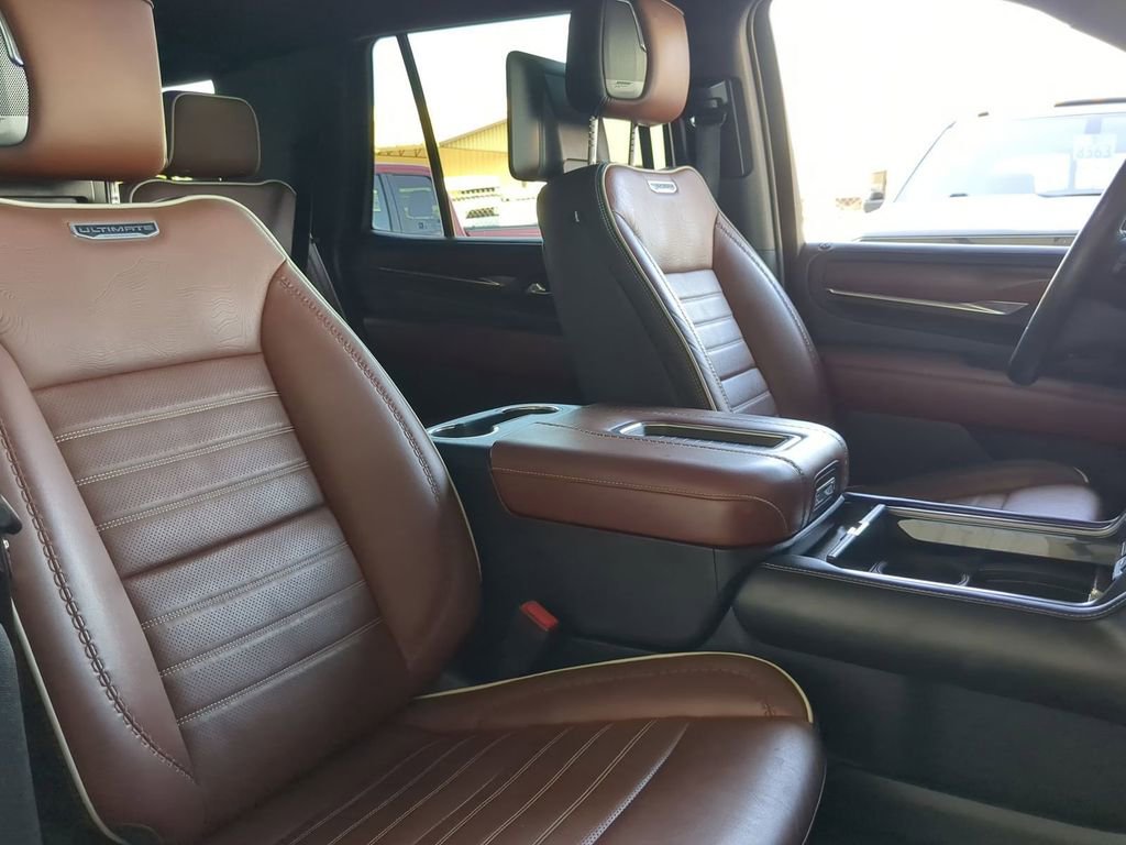 Used 2023 GMC Yukon Denali Ultimate image 8