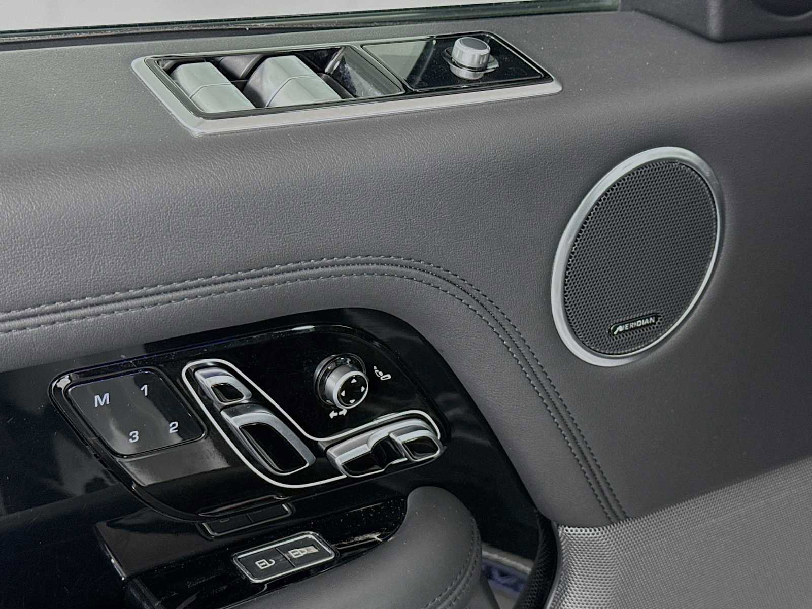 Used 2022 Land Rover Range Rover P525 Westminster Edition image 19