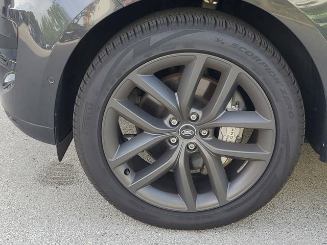 Used 2025 Land Rover Range Rover Sport SE AWD/4WD image 9