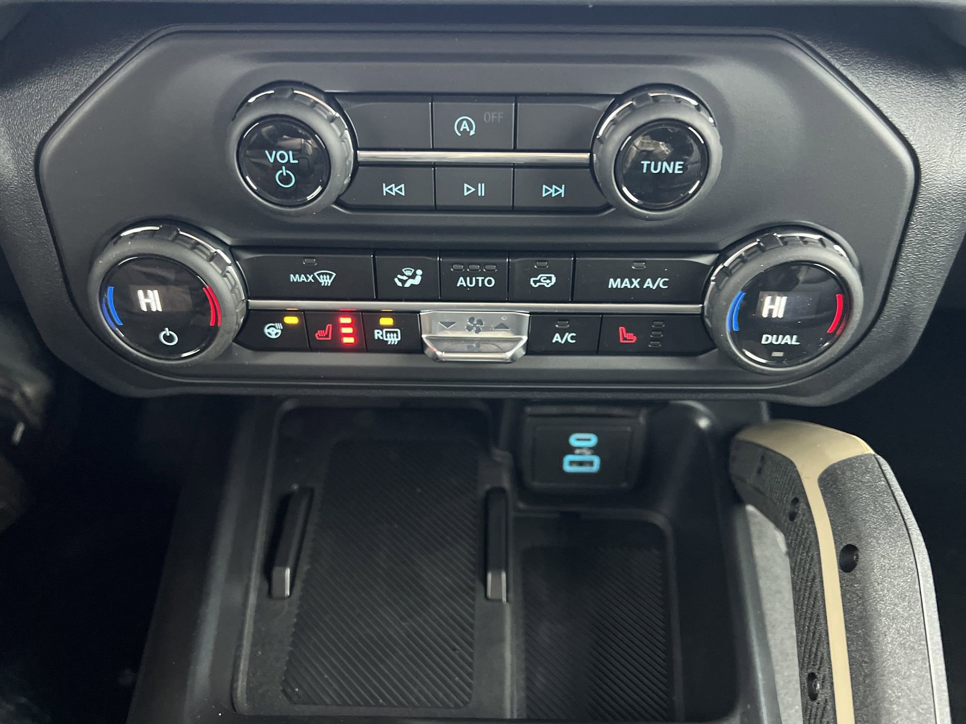 New 2025 Ford Bronco Badlands w/ Sasquatch Package AWD/4WD image 6